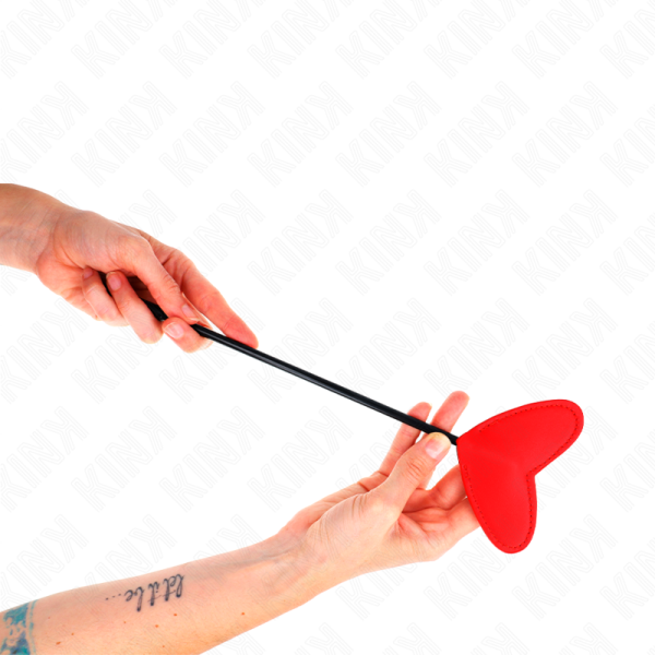Frusta rossa a forma di cuore