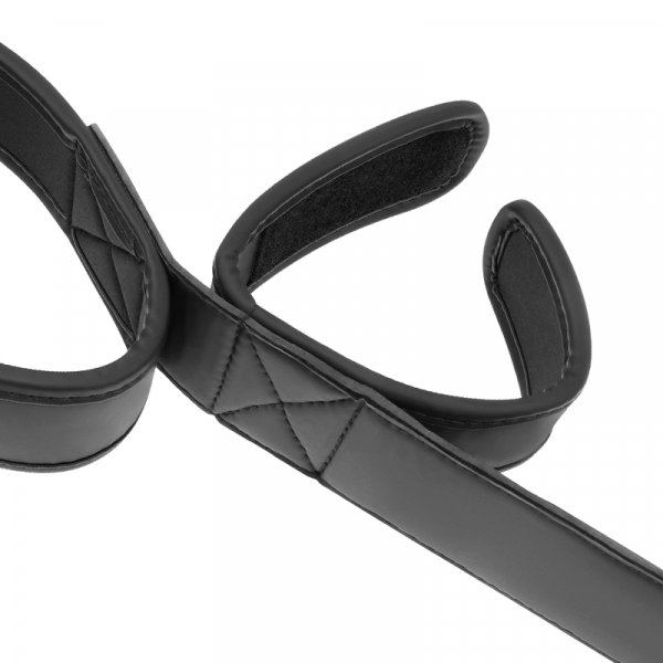 Manette Fetish submissive spreader bar
