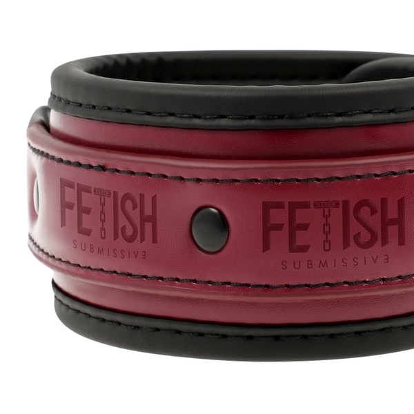 Manette in pelle vegan Fetish submissive dark room